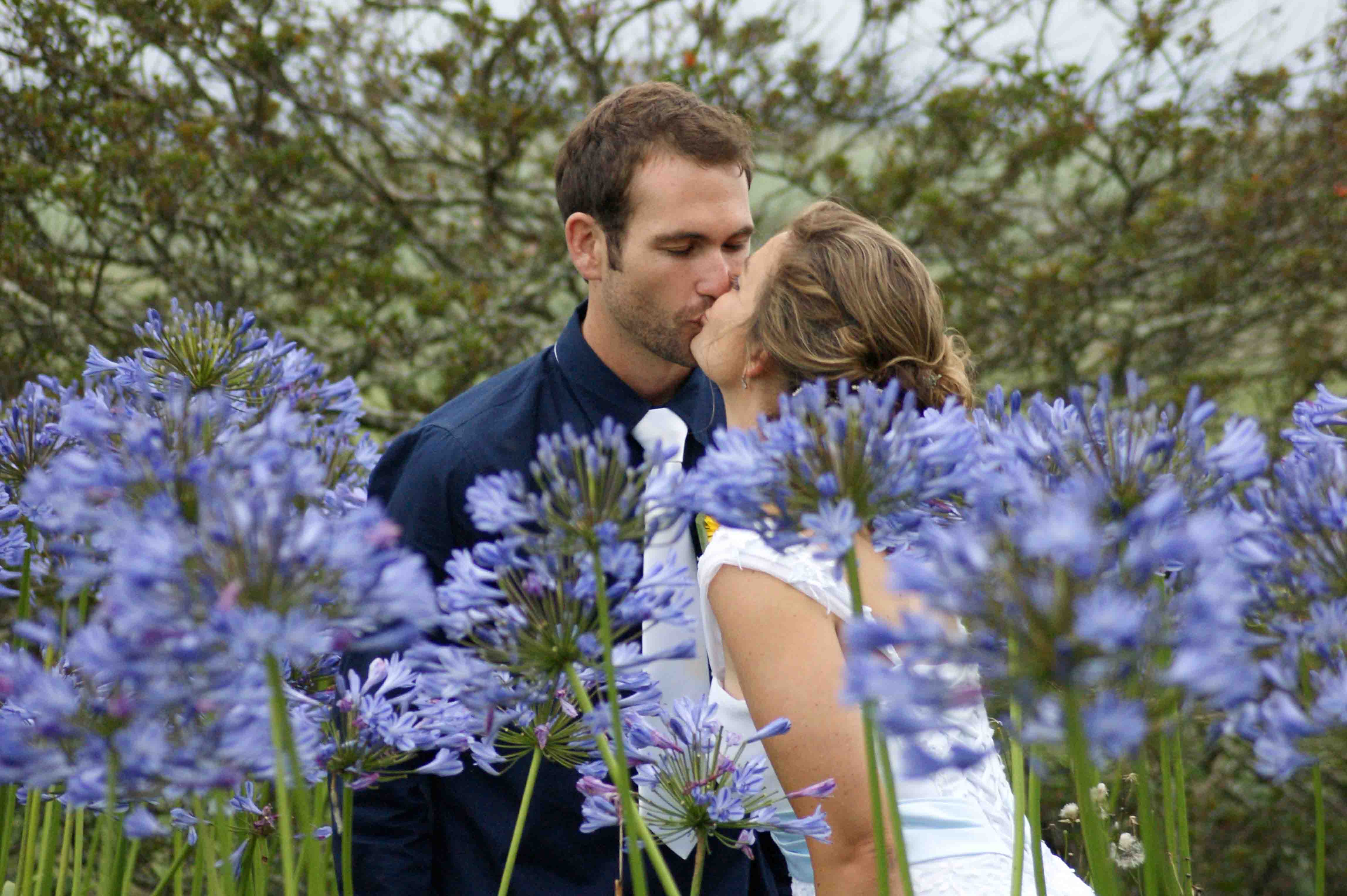 Justin and Tammy kissing in the Agapanthas